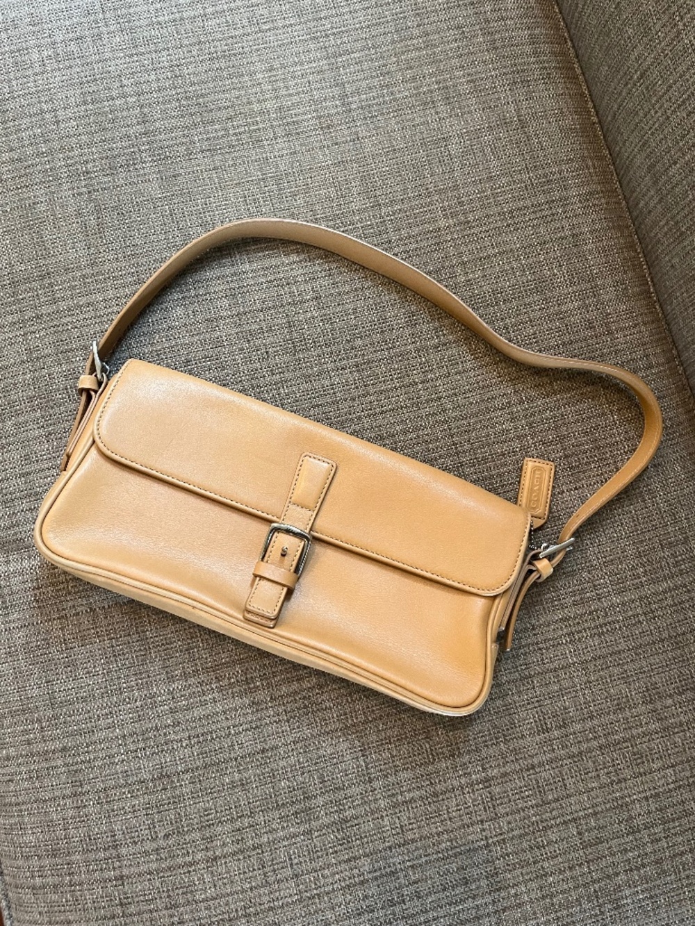 Coach Hamptons Tan Leather Flap Baguette Shoulder Bag #7784 Y2K